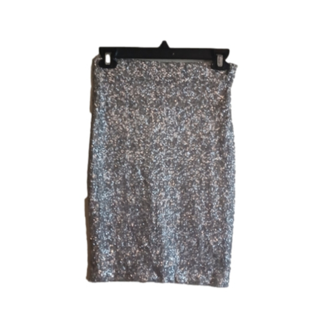 𝅺jealous tomato silver sequinded skirt. Size small. Great For Spring Parties!